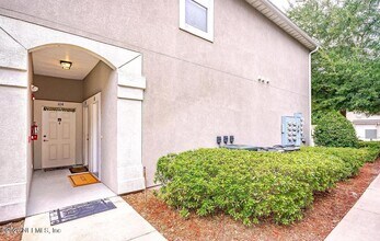 7036 Deer Lodge Cir in Jacksonville, FL - Building Photo - Building Photo