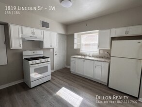 1819 Lincoln St in North Chicago, IL - Building Photo - Building Photo