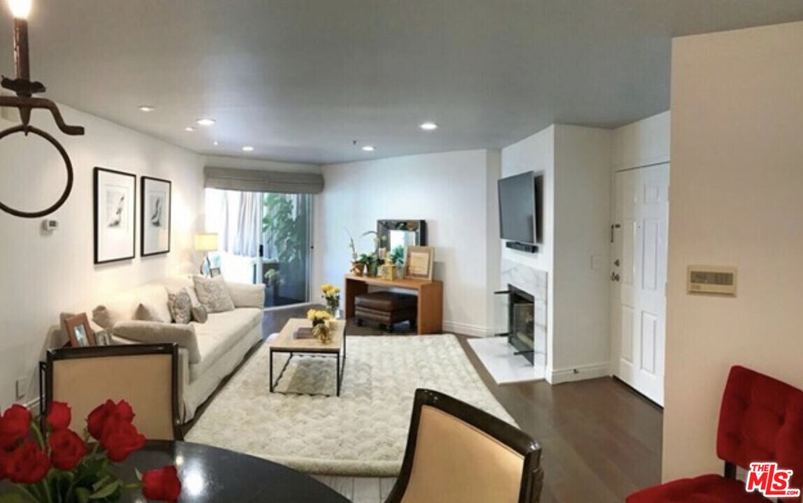 5805 Oak Bend Ln-Unit -210 in Oak Park, CA - Building Photo