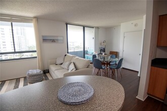 1330 West Ave, Unit 803 in Miami Beach, FL - Building Photo - Building Photo