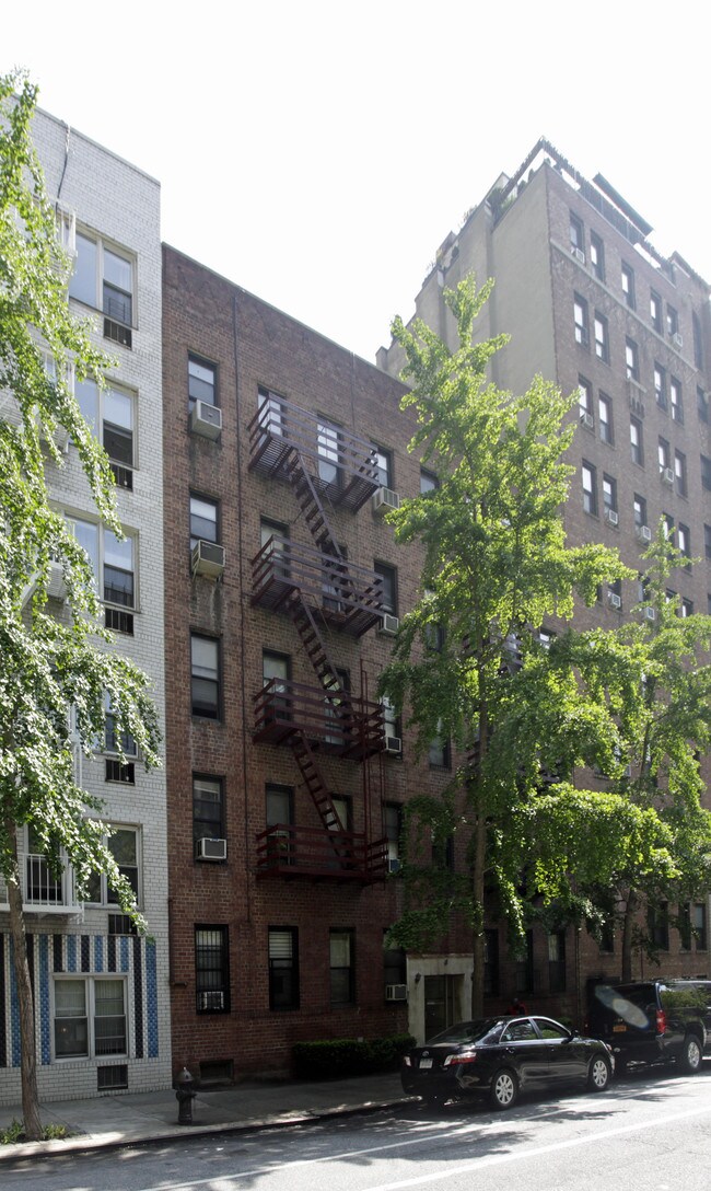 315-317 E 54th St in New York, NY - Building Photo - Building Photo