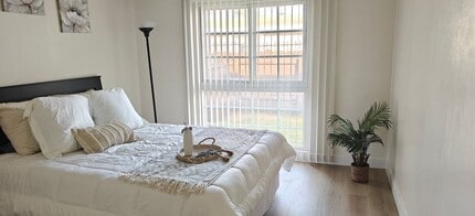 2704 W Century Blvd in Inglewood, CA - Building Photo - Building Photo