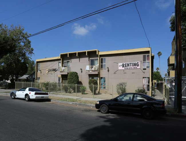 6925 Baird Ave in Reseda, CA - Building Photo - Building Photo