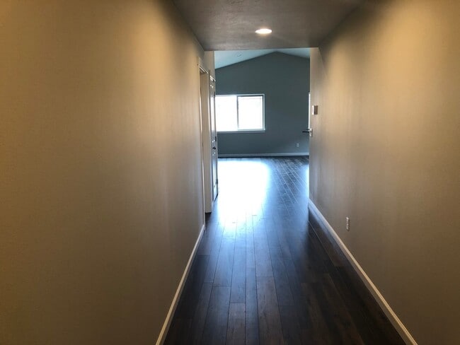 3054 NW Dogwood Ave in Redmond, OR - Building Photo - Building Photo