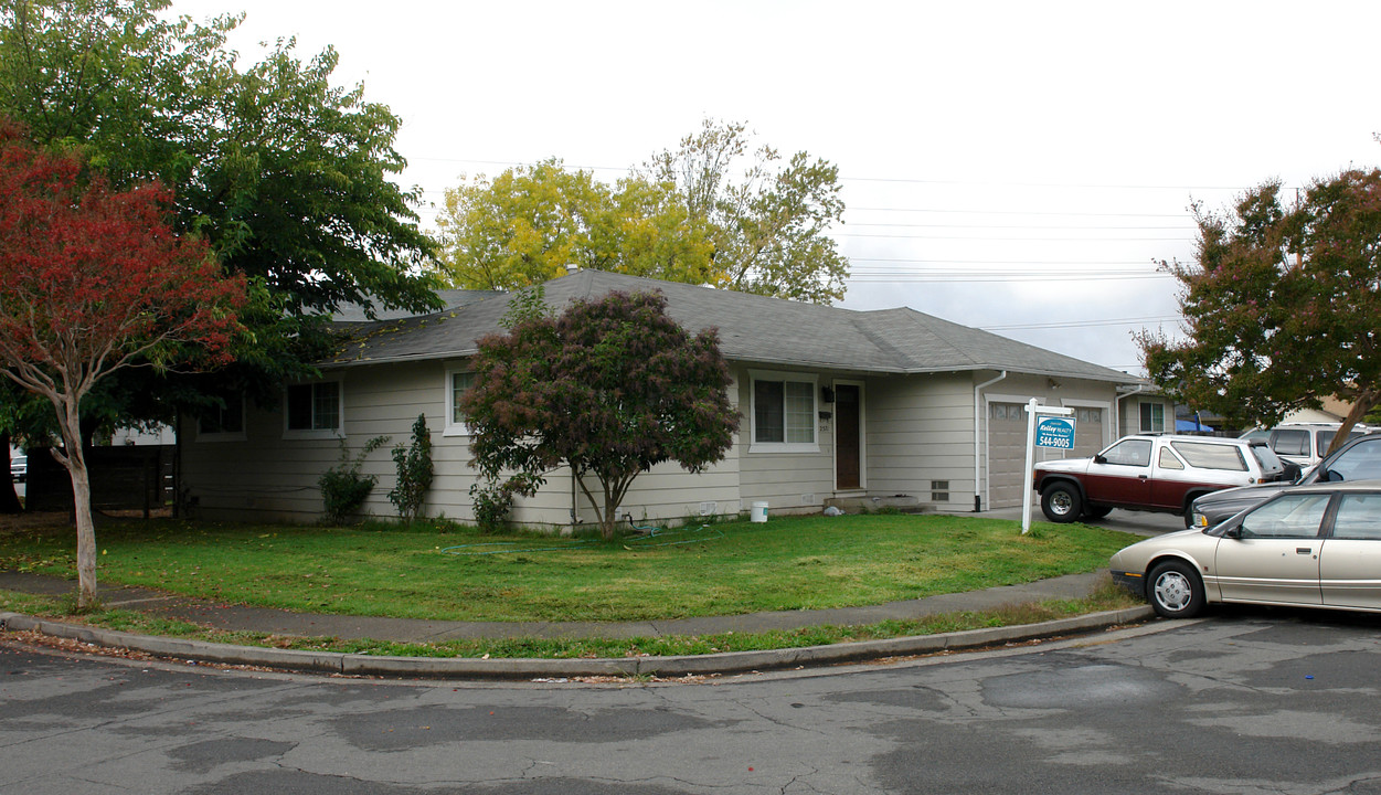 2571 Mohawk St in Santa Rosa, CA - Building Photo