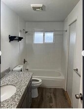 3421 SE Stott Ave in Troutdale, OR - Foto de edificio - Building Photo