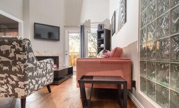 4303 Buena Vista St, Unit 305 in Dallas, TX - Building Photo - Building Photo