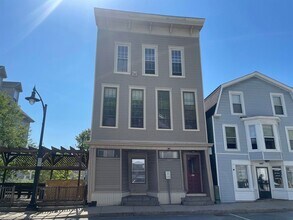 145 Main St, Unit 7 in Newmarket, NH - Building Photo - Building Photo
