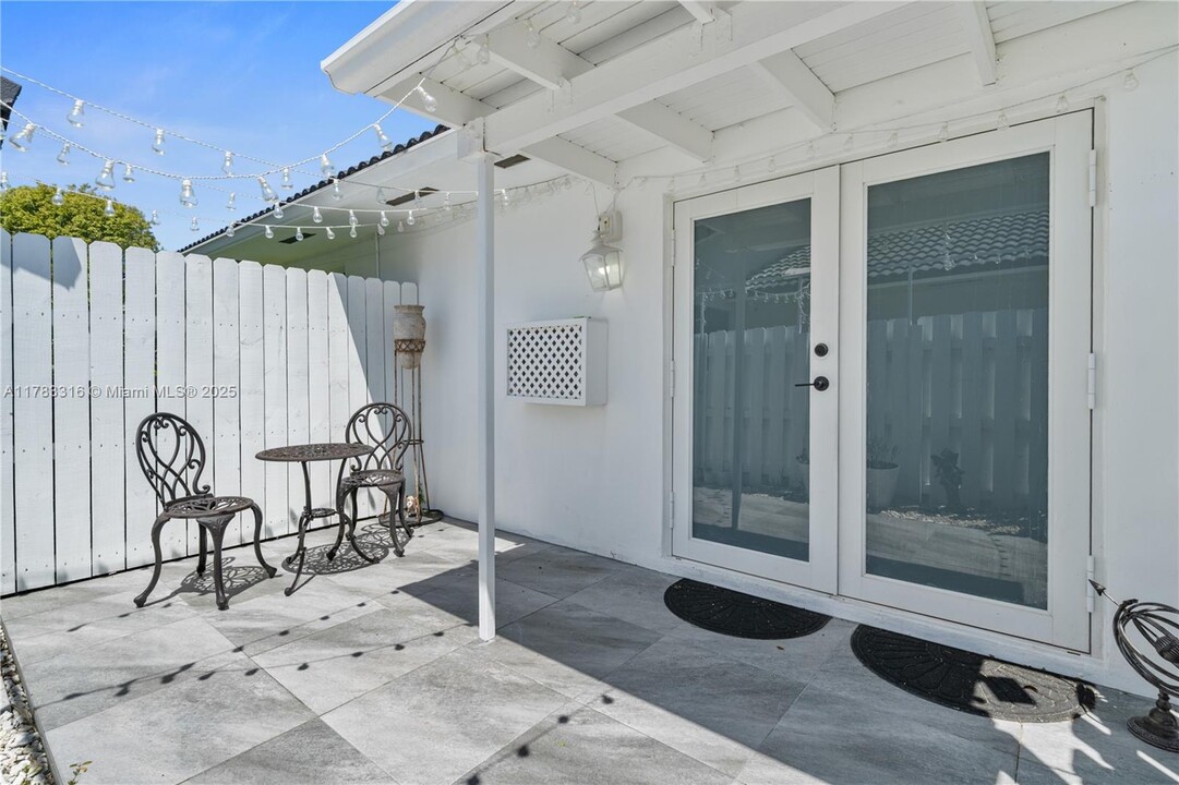1204 SW 143rd Ct in Miami, FL - Foto de edificio