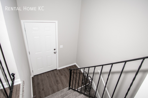 1226 E Cothrell St in Olathe, KS - Foto de edificio - Building Photo