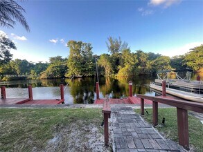 3211 SW 44th St in Fort Lauderdale, FL - Building Photo - Building Photo
