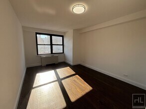 East 82nd Street in New York, NY - Building Photo - Building Photo