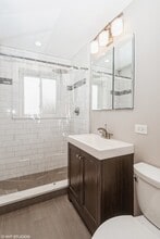 6827 W Raven St, Unit 2L in Chicago, IL - Building Photo - Building Photo
