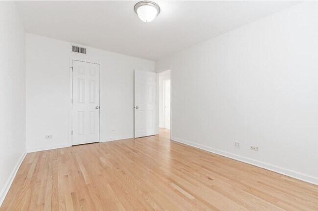 2914 W Berwyn Ave in Chicago, IL - Building Photo - Building Photo