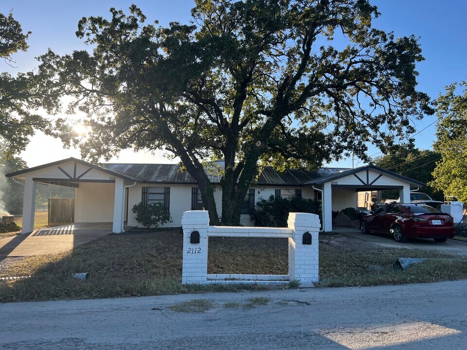 2112 Tanglewood St in Weatherford, TX - Building Photo