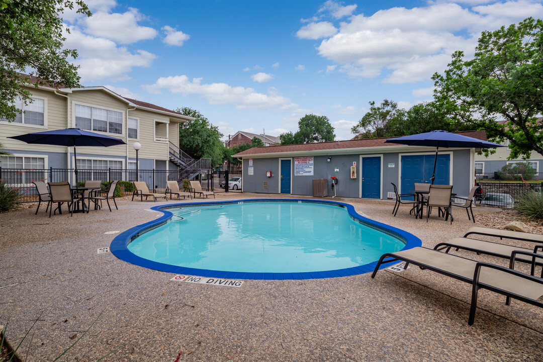 Waters at Elm Creek in San Antonio, TX - Building Photo