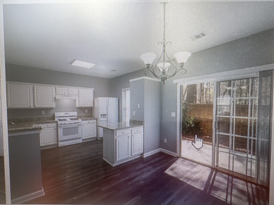 4645 Valais Ct, Unit 40 in Alpharetta, GA - Foto de edificio