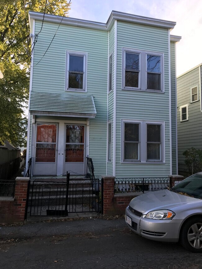 10 Taunton St, Unit 2 in Somerville, MA - Building Photo - Building Photo