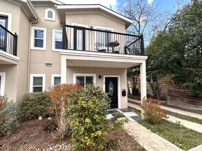 5004 Rowena Ave in Austin, TX - Foto de edificio - Building Photo