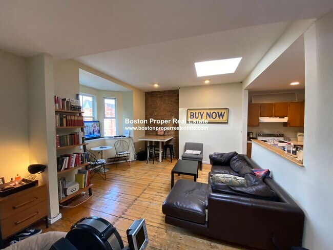 415 Massachusetts Ave, Unit 5 in Boston, MA - Foto de edificio - Building Photo