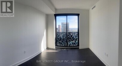 55 Charles St E in Toronto, ON - Building Photo - Building Photo