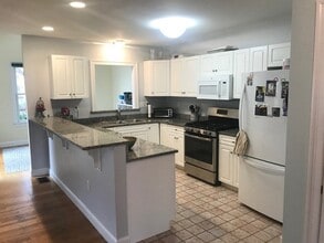 21 Vincent Ave in Belmont, MA - Building Photo - Building Photo