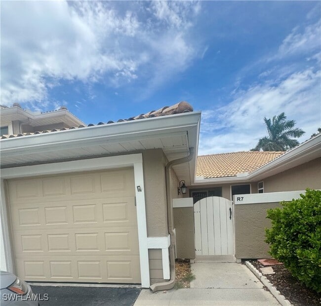 351 Emerald Bay Cir in Naples, FL - Building Photo - Building Photo