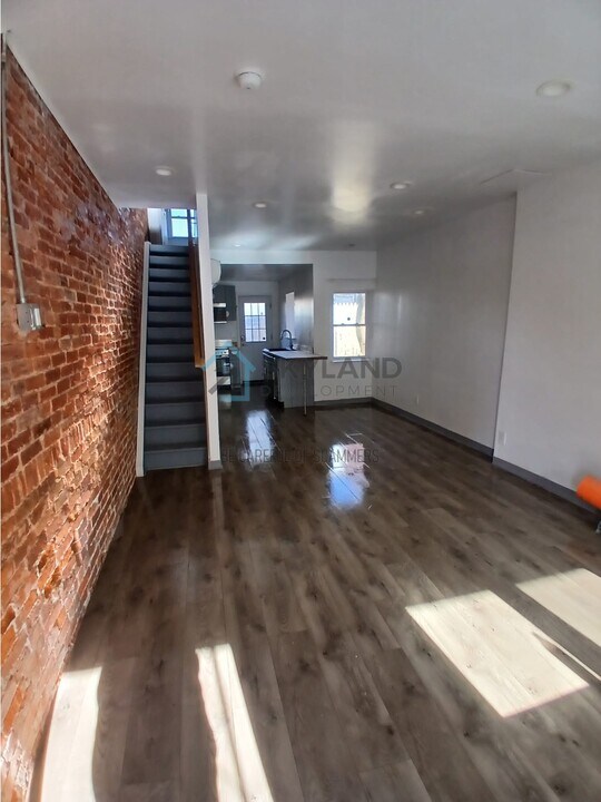 4509 Laird St in Philadelphia, PA - Building Photo