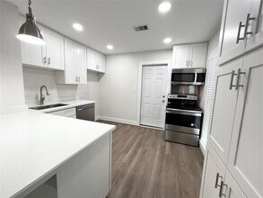 322 Azalea St in Lake Jackson, TX - Building Photo - Building Photo