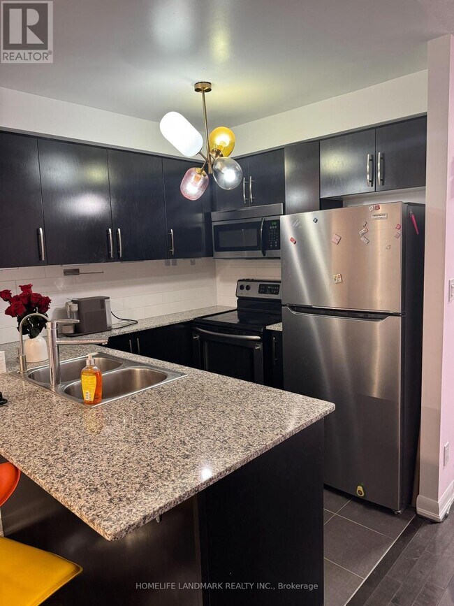 5791 Yonge St in Toronto, ON - Building Photo - Building Photo