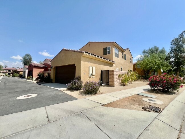 560 Calle Vibrante in Palm Desert, CA - Building Photo - Building Photo
