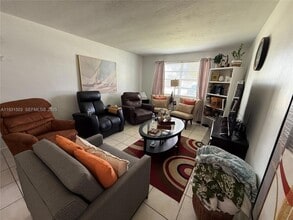 1350 NE 119th St, Unit 135003 in North Miami, FL - Foto de edificio - Building Photo