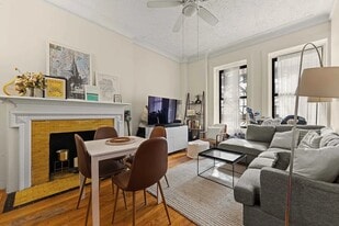 139 W 80th St, Unit 3A in New York, NY - Building Photo