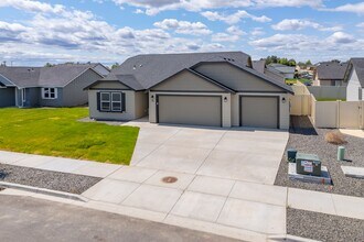 216 Newfield Dr in Moses Lake, WA - Building Photo - Building Photo