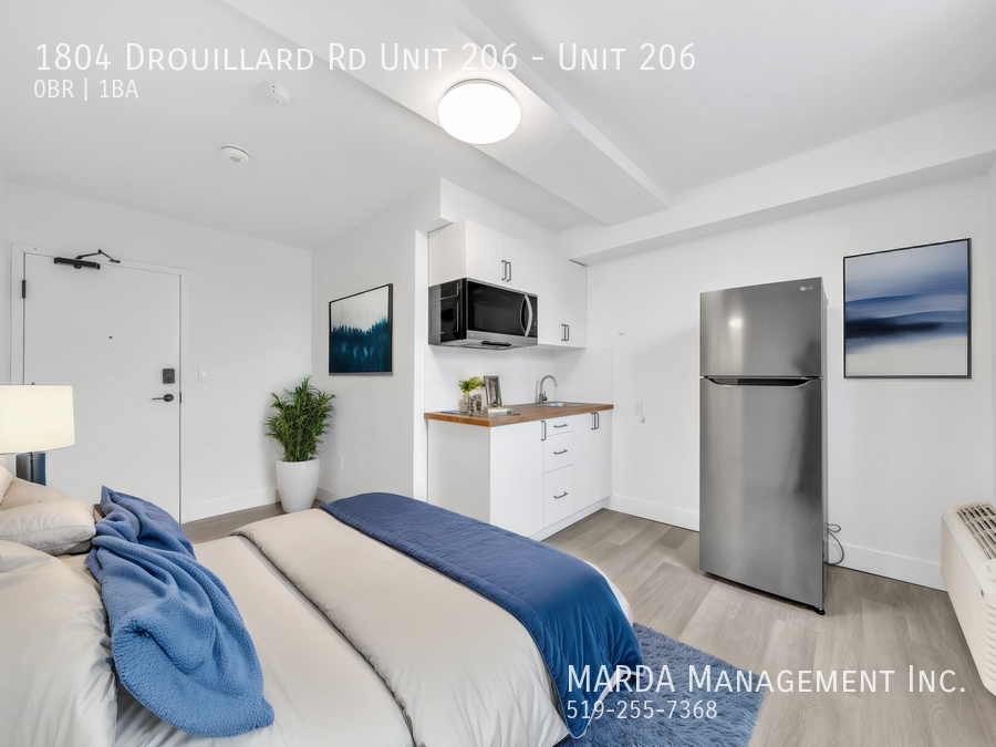 1804 Drouillard Rd in Windsor, ON - Building Photo
