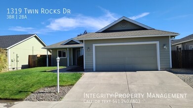 1319 Twin Rocks Dr in Central Point, OR - Building Photo - Building Photo