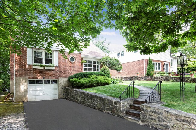 property at 4 Oak Ln E