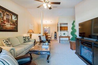 7171 N 9th Ave in Pensacola, FL - Foto de edificio - Building Photo