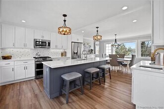 47 Hilton St in Darien, CT - Building Photo - Building Photo
