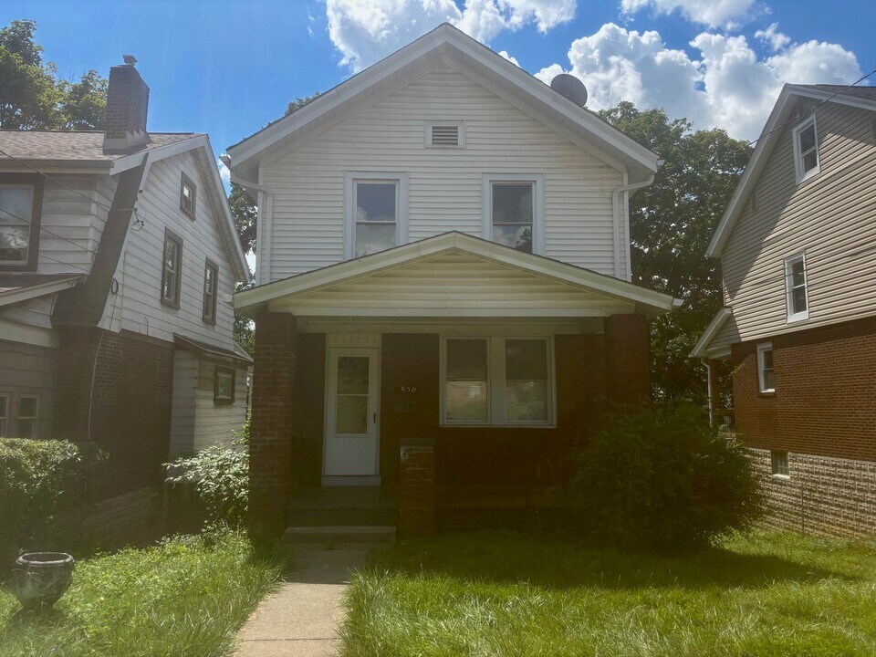 950 Berkshire Ave in Pittsburgh, PA - Building Photo
