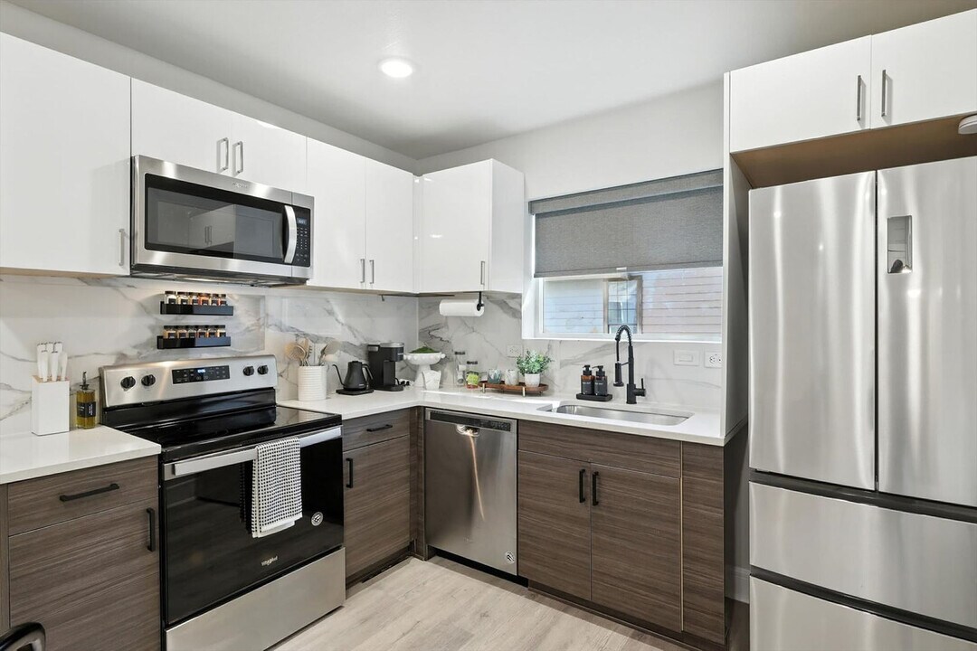 5025 San Jacinto St in Dallas, TX - Building Photo
