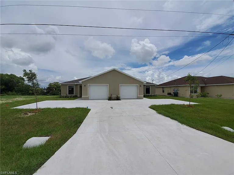 106 NE 16th Pl in Cape Coral, FL - Building Photo