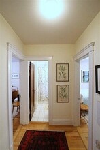11 Ellery St, Unit 1 in Cambridge, MA - Foto de edificio - Building Photo
