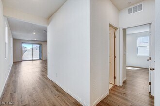 1578 Crested Eagle St in Las Vegas, NV - Building Photo - Building Photo