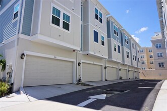 813 Burlington Ave N in St. Petersburg, FL - Building Photo - Building Photo