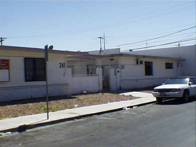 241-247 W Chicago Ave in Las Vegas, NV - Building Photo - Building Photo