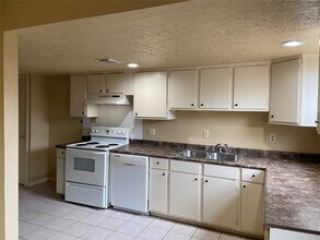 4211 Benard Ct in Pasadena, TX - Building Photo - Building Photo