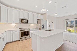 2 Stratton Dr in Woburn, MA - Building Photo