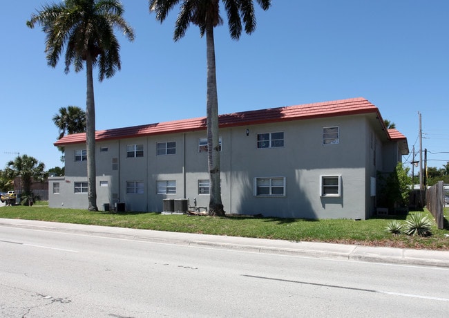 2401 Apartments LLC in Wilton Manors, FL - Building Photo - Building Photo