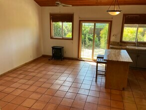 22933 Portage Circle Dr, Unit Apt. 2 in Topanga, CA - Foto de edificio - Building Photo